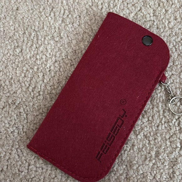 Feisedy Black Rectangular Sunglasses with Red Case - Picture 4 of 6